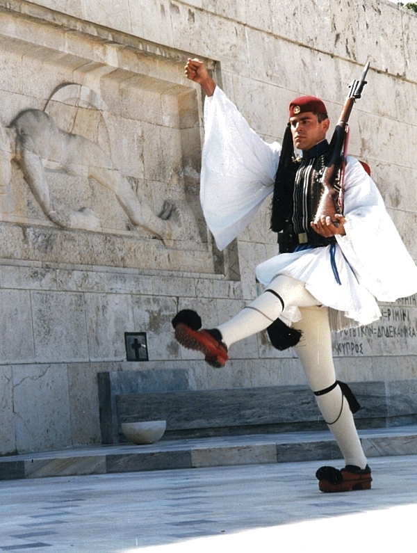 where to watch changing of the guard athens